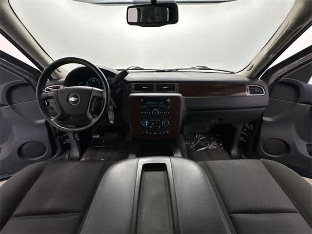 Thumbnail: 2010 Chevrolet Tahoe - 17