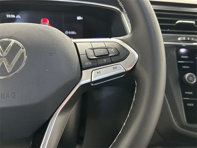 Thumbnail: 2023 Volkswagen Tiguan - 9