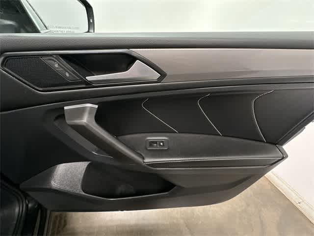 Thumbnail: 2022 Volkswagen Tiguan - 23