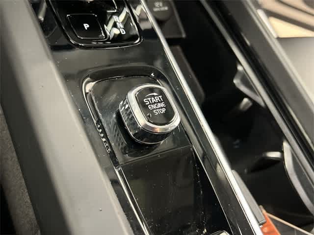 Thumbnail: 2023 Volvo XC60 - 11