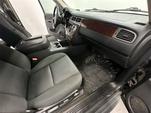 Thumbnail: 2010 Chevrolet Tahoe - 18