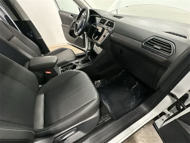 Thumbnail: 2023 Volkswagen Tiguan - 21