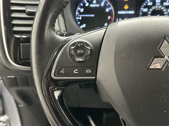 Thumbnail: 2016 Mitsubishi Outlander - 8