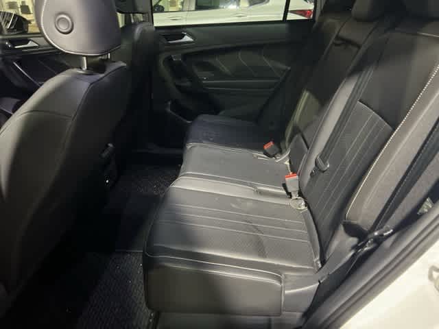 Thumbnail: 2022 Volkswagen Tiguan - 10