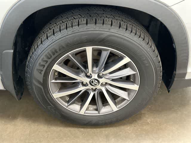 Thumbnail: 2017 Toyota Highlander - 5