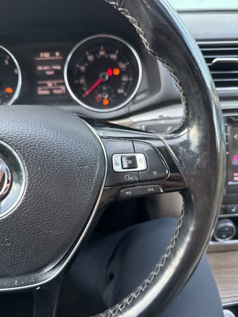 Thumbnail: 2017 Volkswagen Passat - 16