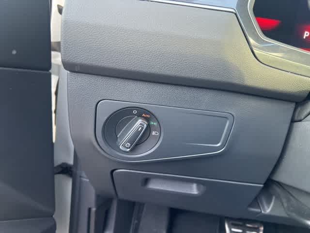 Thumbnail: 2024 Volkswagen Tiguan - 11