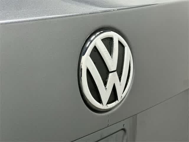 Thumbnail: 2012 Volkswagen Passat - 23