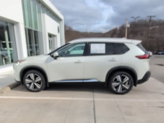 2022 Nissan Rogue SL photo 2