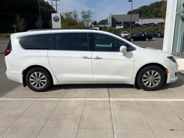 Thumbnail: 2018 Chrysler Pacifica - 6