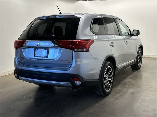 Thumbnail: 2016 Mitsubishi Outlander - 33