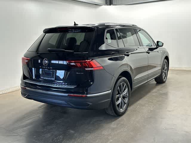 Thumbnail: 2022 Volkswagen Tiguan - 32