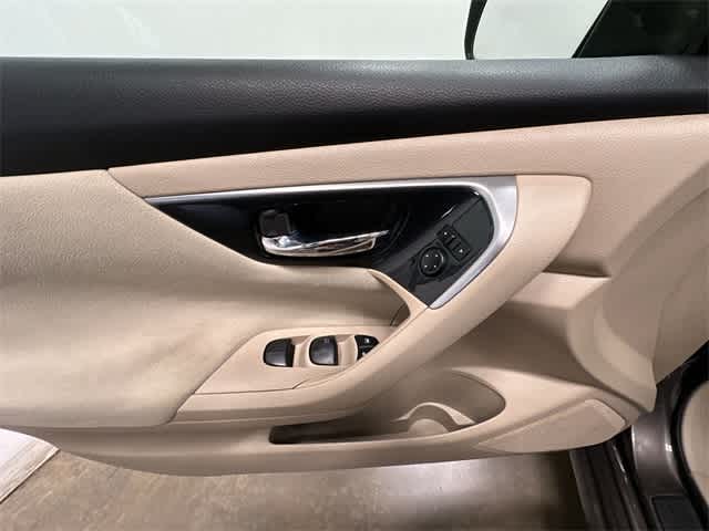 Thumbnail: 2014 Nissan Altima - 15