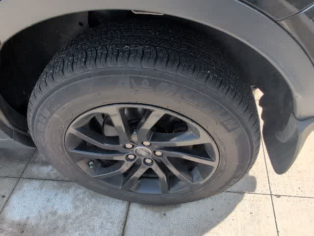 Thumbnail: 2018 Land Rover Discovery Sport - 11