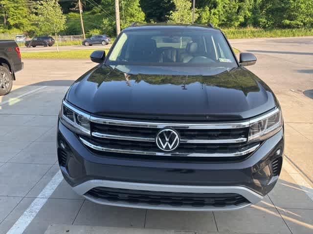 Certified 2022 Volkswagen Atlas SE w/Tech with VIN 1V2HP2CA9NC503982 for sale in Moon Township, PA
