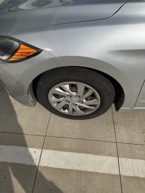 Thumbnail: 2018 Hyundai Elantra - 9