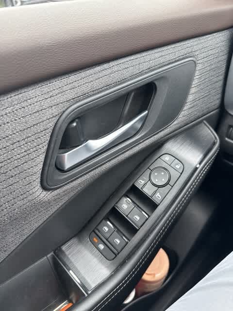 2021 Nissan Rogue SV 16