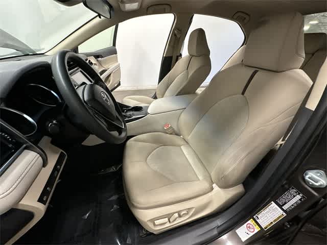 Thumbnail: 2018 Toyota Camry - 15