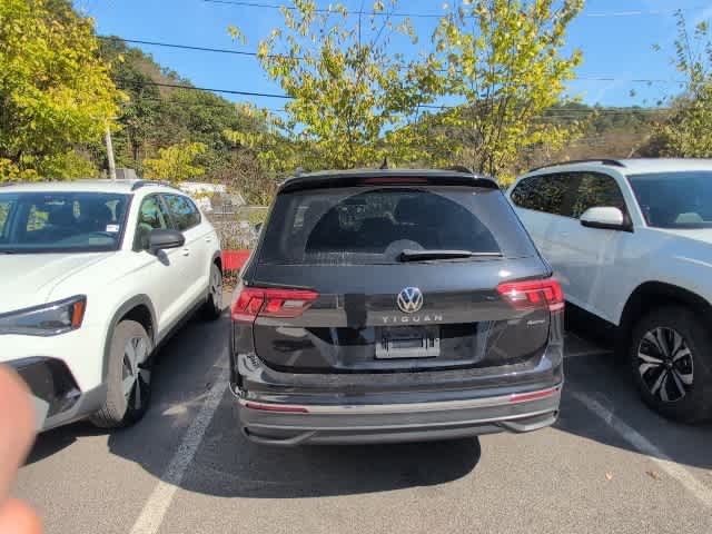 Thumbnail: 2022 Volkswagen Tiguan - 3