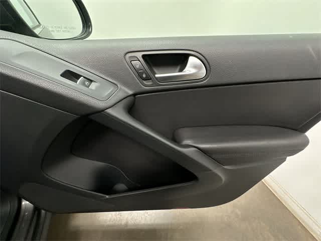 Thumbnail: 2016 Volkswagen Tiguan - 24