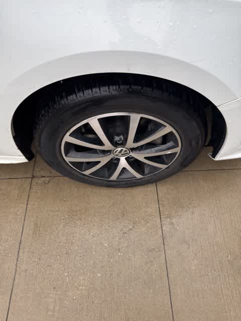 Thumbnail: 2017 Volkswagen Jetta - 4