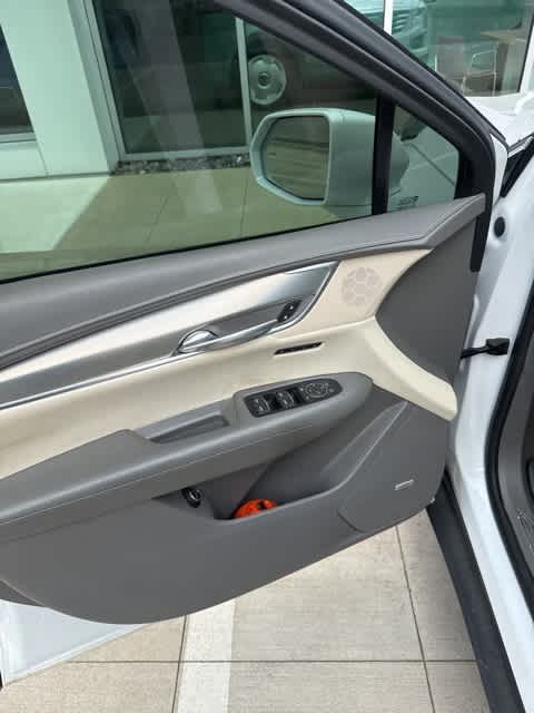 Thumbnail: 2018 Cadillac XT5 - 11
