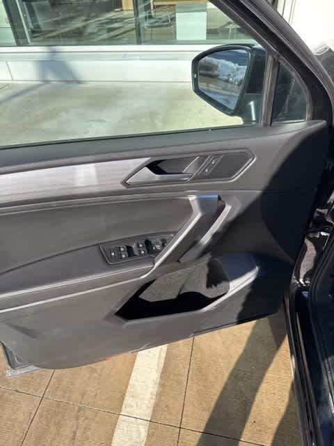 Thumbnail: 2022 Volkswagen Tiguan - 12