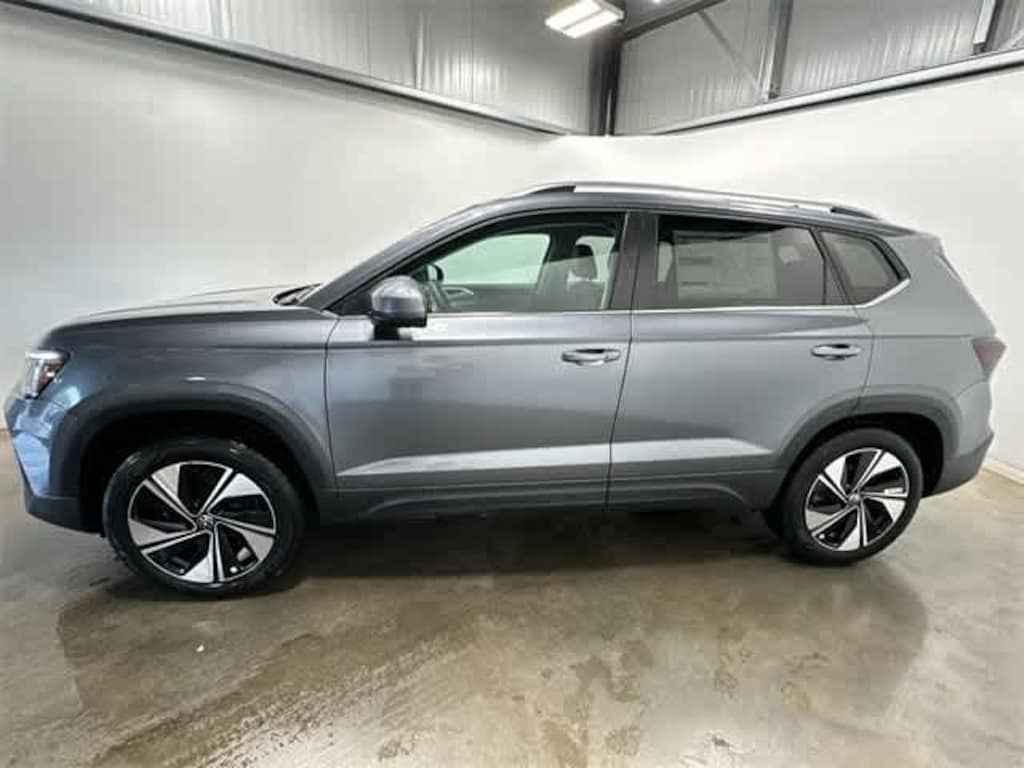 Used 2025 Volkswagen Taos SE SUV