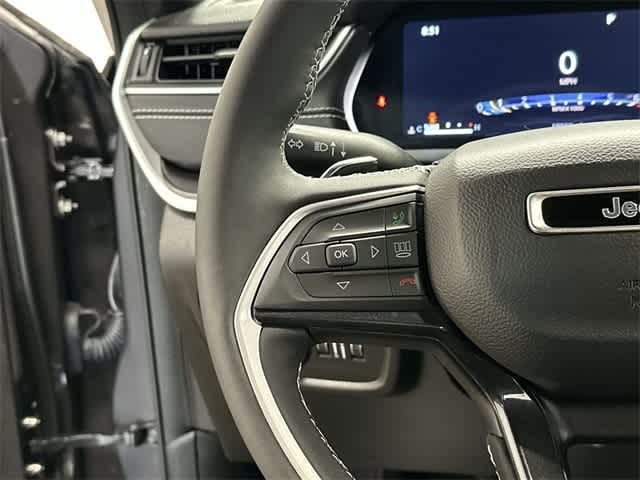 Thumbnail: 2023 Jeep Grand Cherokee - 8