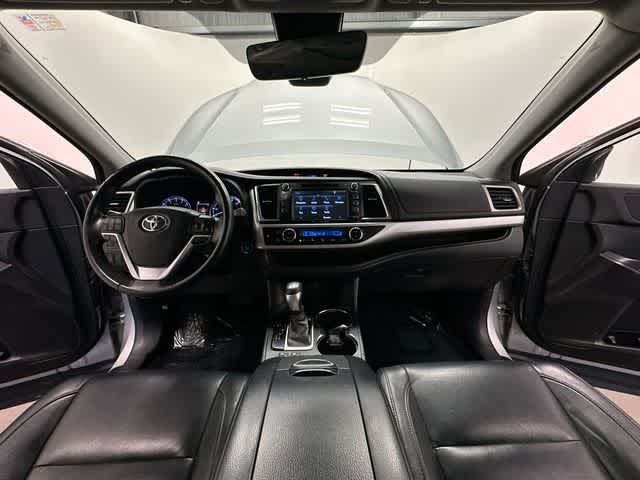 Thumbnail: 2017 Toyota Highlander - 21