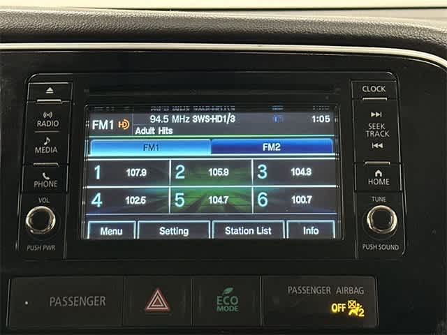 Thumbnail: 2016 Mitsubishi Outlander - 11