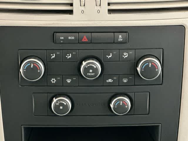 Thumbnail: 2013 Volkswagen Routan - 8