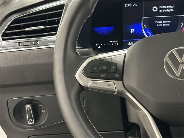 Thumbnail: 2022 Volkswagen Tiguan - 9