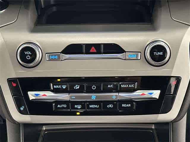 Thumbnail: 2022 Ford Explorer - 14