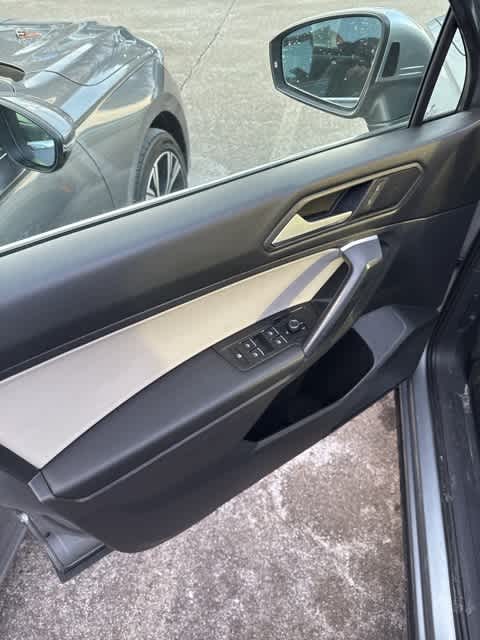 Thumbnail: 2021 Volkswagen Tiguan - 13