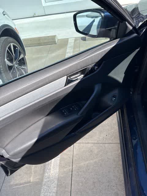 Thumbnail: 2013 Volkswagen Passat - 13