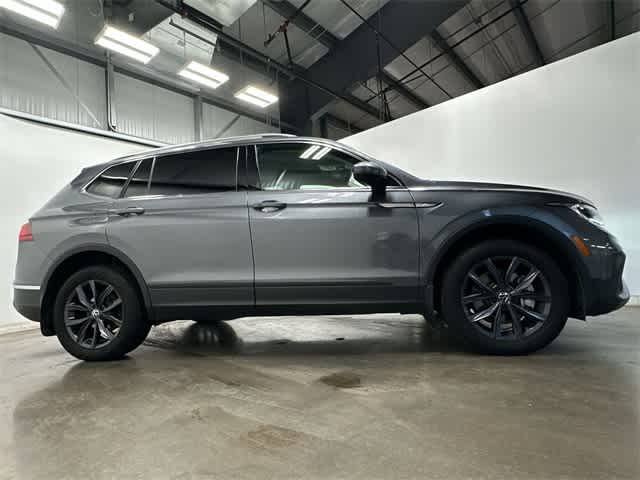 2022 Volkswagen Tiguan SE photo 3