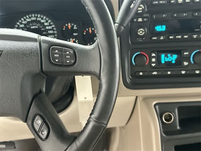 Thumbnail: 2004 Chevrolet Suburban - 9