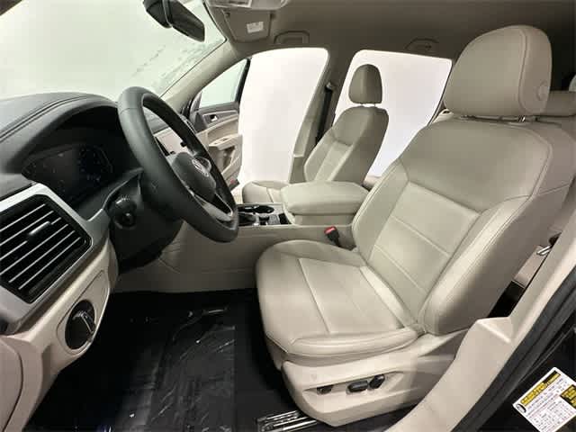 Thumbnail: 2023 Volkswagen Atlas - 17