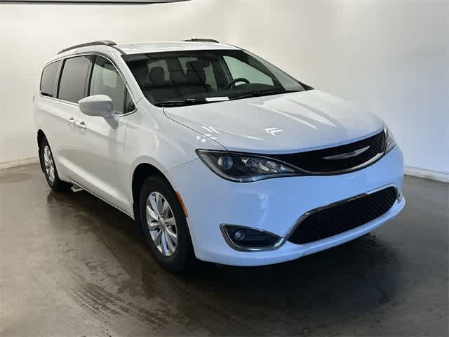 Thumbnail: 2018 Chrysler Pacifica - 34