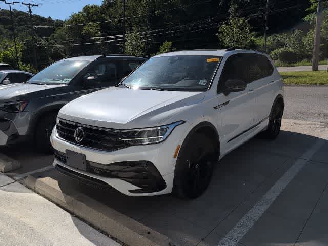 2023 Volkswagen Tiguan 2.0T SE R-Line Black 4Motion's photo