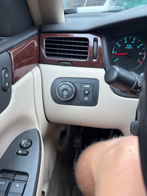 Thumbnail: 2011 Chevrolet Impala - 16