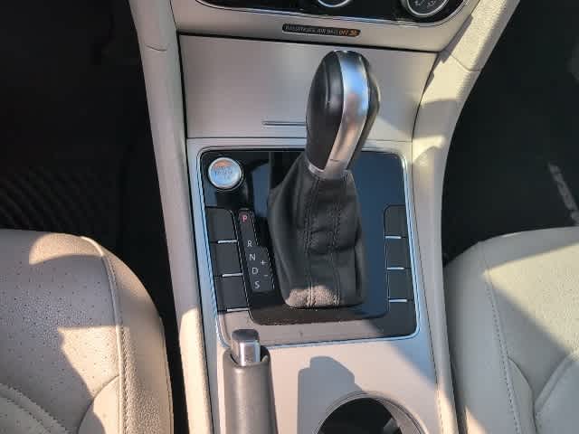 Thumbnail: 2019 Volkswagen Passat - 17