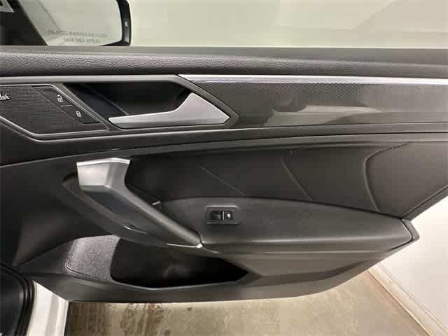 Thumbnail: 2020 Volkswagen Tiguan - 25