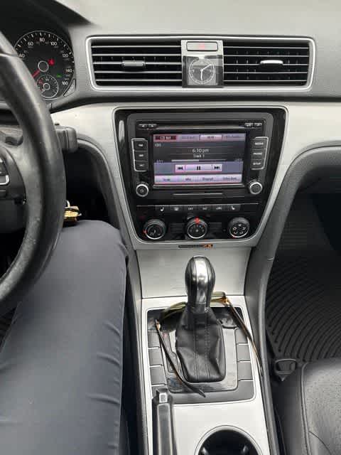 Thumbnail: 2013 Volkswagen Passat - 23