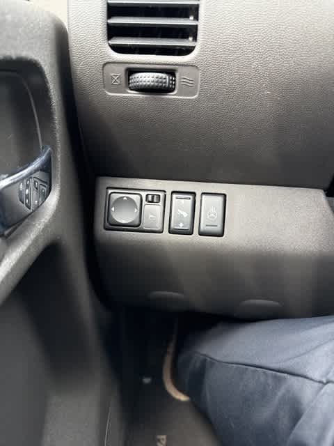 Thumbnail: 2012 Nissan Pathfinder - 18