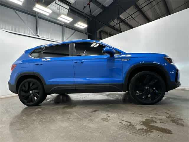 Thumbnail: 2023 Volkswagen Taos - 3