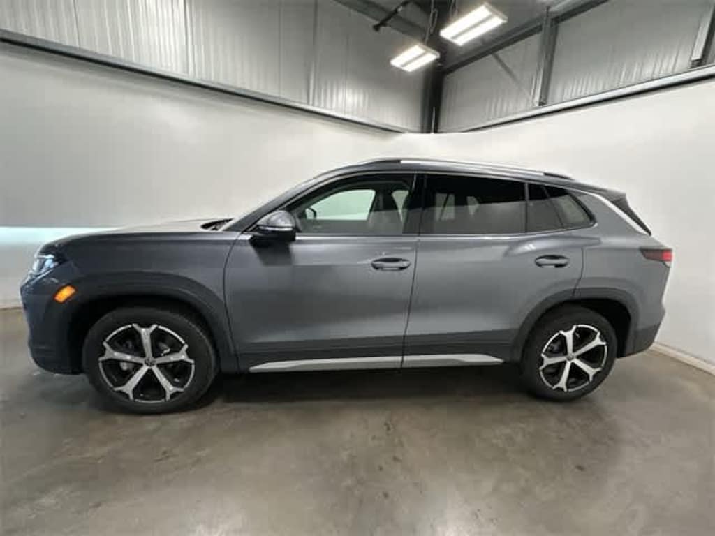 New 2026 Volkswagen Tiguan 2.0T SE SUV