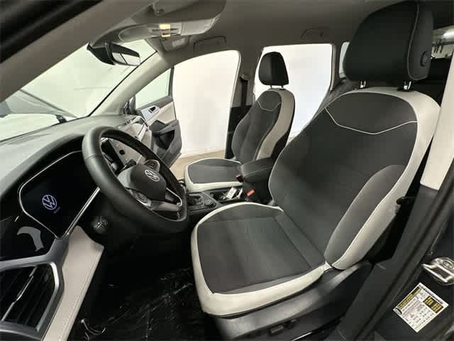 Thumbnail: 2025 Volkswagen Taos - 17