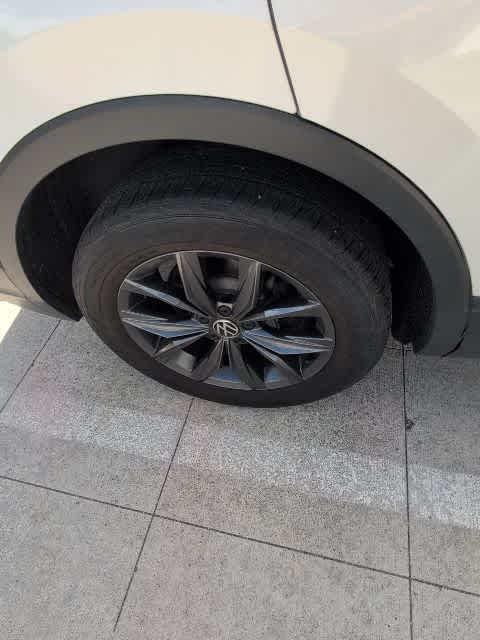 Thumbnail: 2023 Volkswagen Tiguan - 9